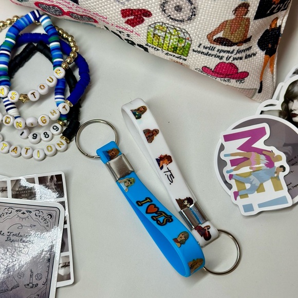 Swiftie Bundle (1) - Picture 2 of 3